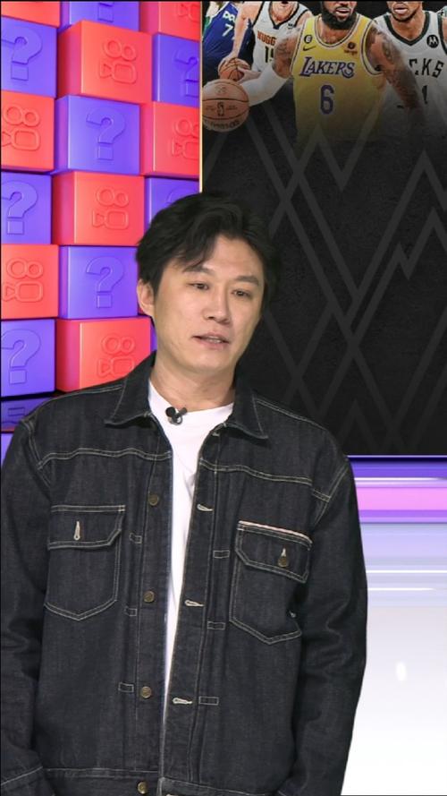 他在出場的